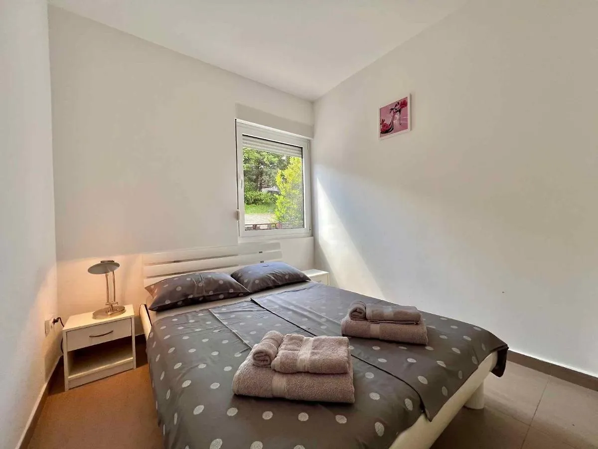 Apartment In Jadranovo 44071