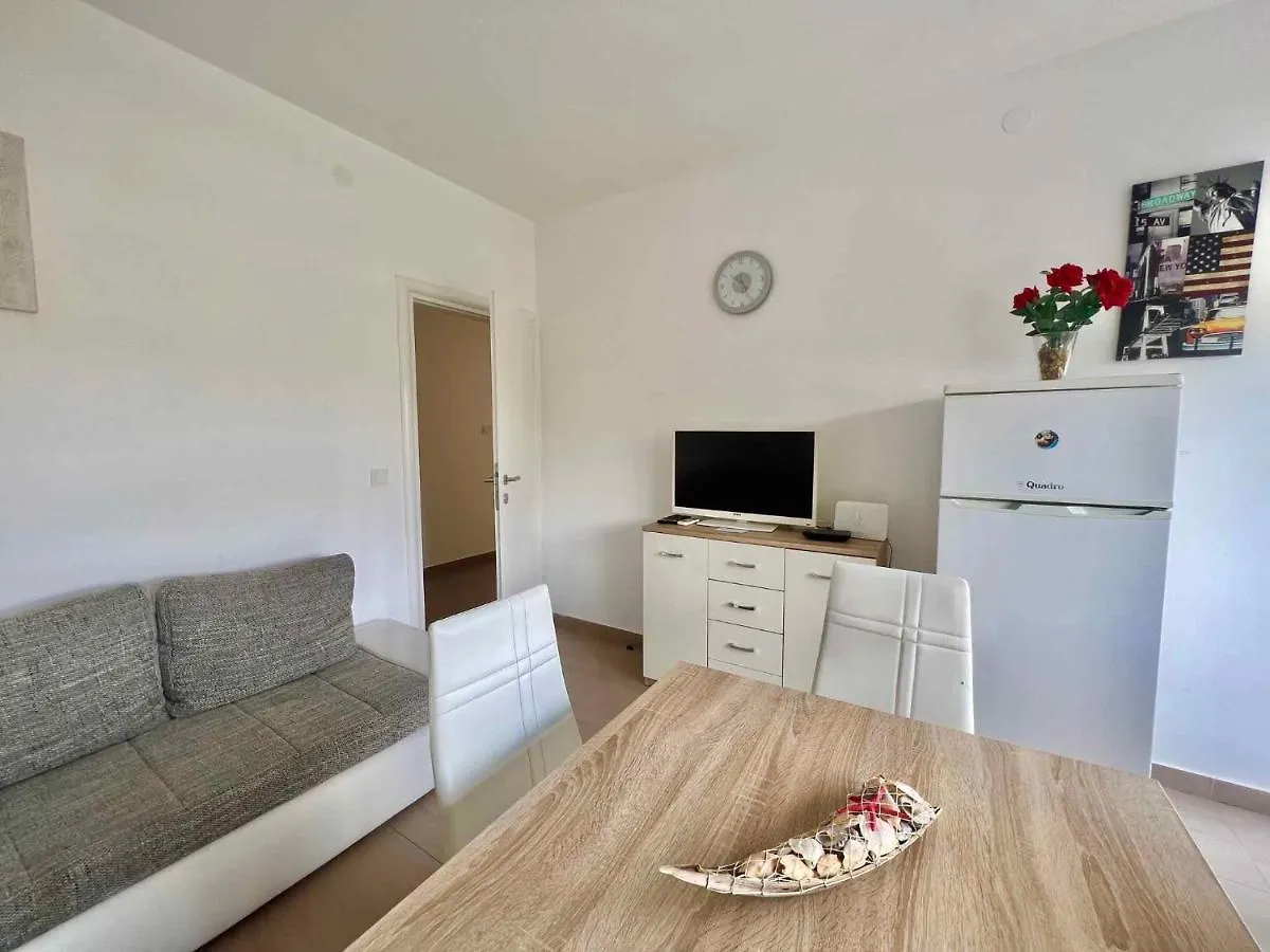 Apartment In Jadranovo 44071