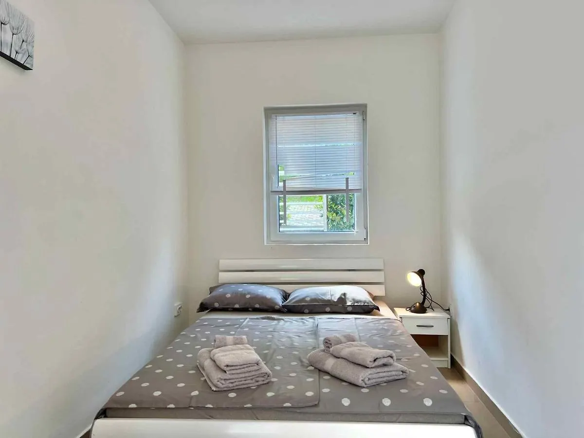 Apartment In Jadranovo 44071